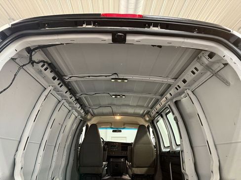 Used 2017 GMC Savana 2500 image 79