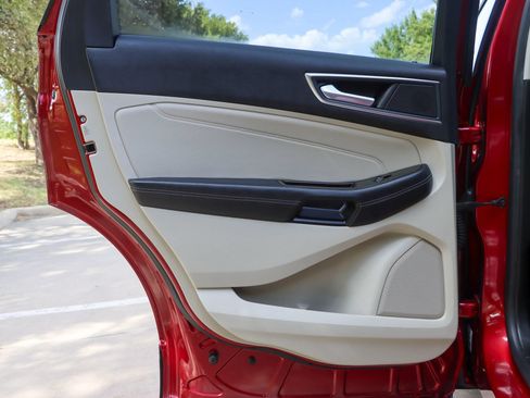 Used 2019 Ford Edge Titanium w/ Equipment Group 301A FWD image 12