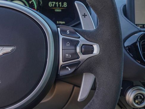 Used 2022 Aston Martin V8 Vantage Coupe RWD image 26