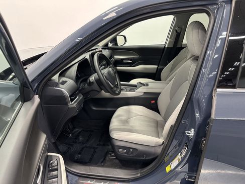 Used 2025 Toyota Grand Highlander AWD image 14