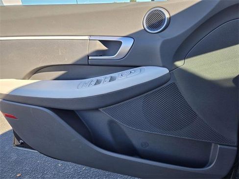 Certified 2025 Hyundai Sonata SE image 25