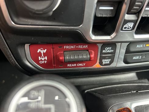 Used 2024 Jeep Wrangler Rubicon image 39