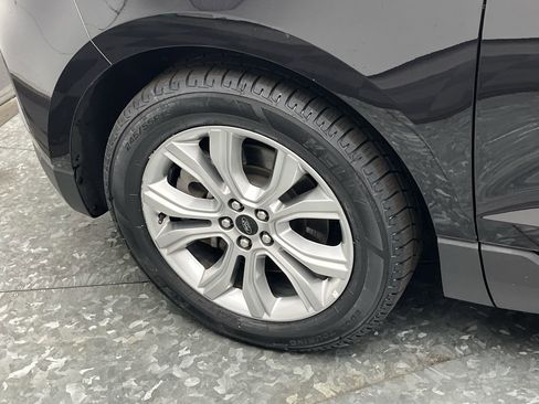 Certified 2024 Ford Edge Titanium image 33