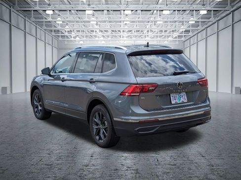 Certified 2024 Volkswagen Tiguan SE w/ Panoramic Sunroof Package AWD/4WD image 3