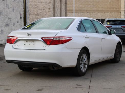Used 2017 Toyota Camry LE image 3