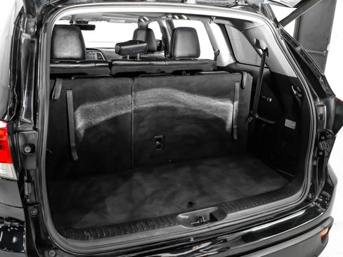 Used 2019 Toyota Highlander XLE FWD image 52
