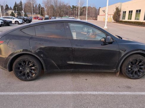 Used 2024 Tesla Model Y Long Range image 23