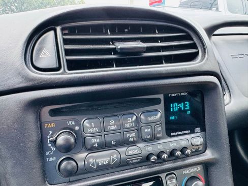 Used 2004 Chevrolet Corvette Coupe w/ Preferred Equipment Group RWD image 12