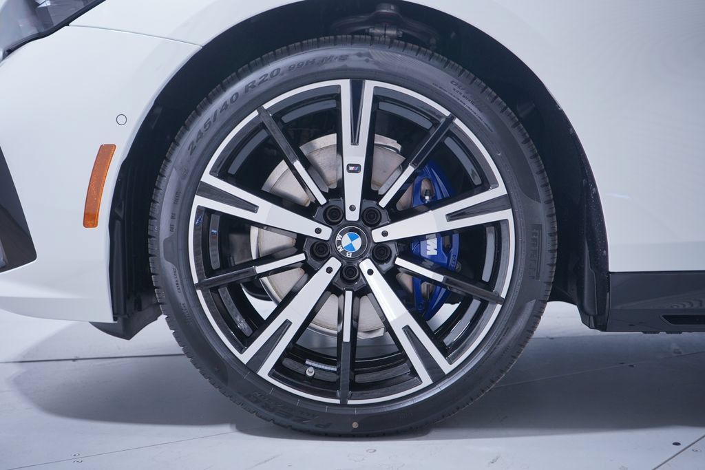 Used 2026 BMW 530i w/ M Sport Package RWD image 2