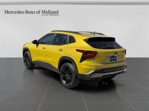 Used 2025 Chevrolet Trax ACTIV w/ Driver Confidence Package image 5