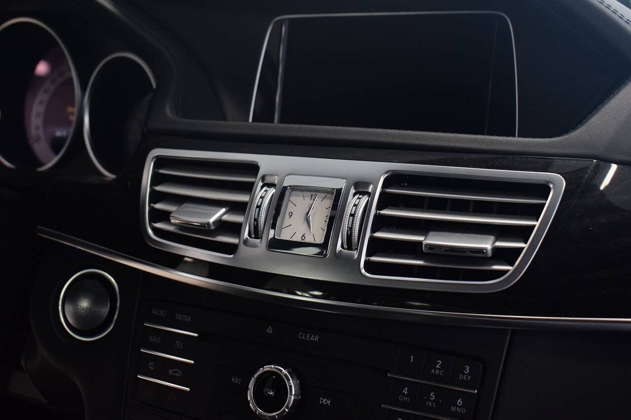 Used 2016 Mercedes-Benz E 400 Sedan image 27