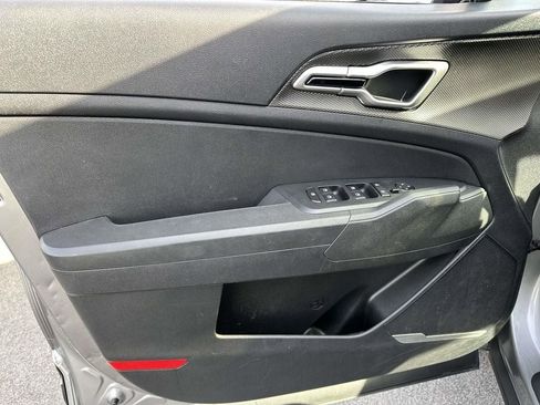 Used 2023 Kia Sportage LX image 15