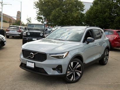 New 2025 Volvo XC40 B5 Plus w/ Protection Package Premier