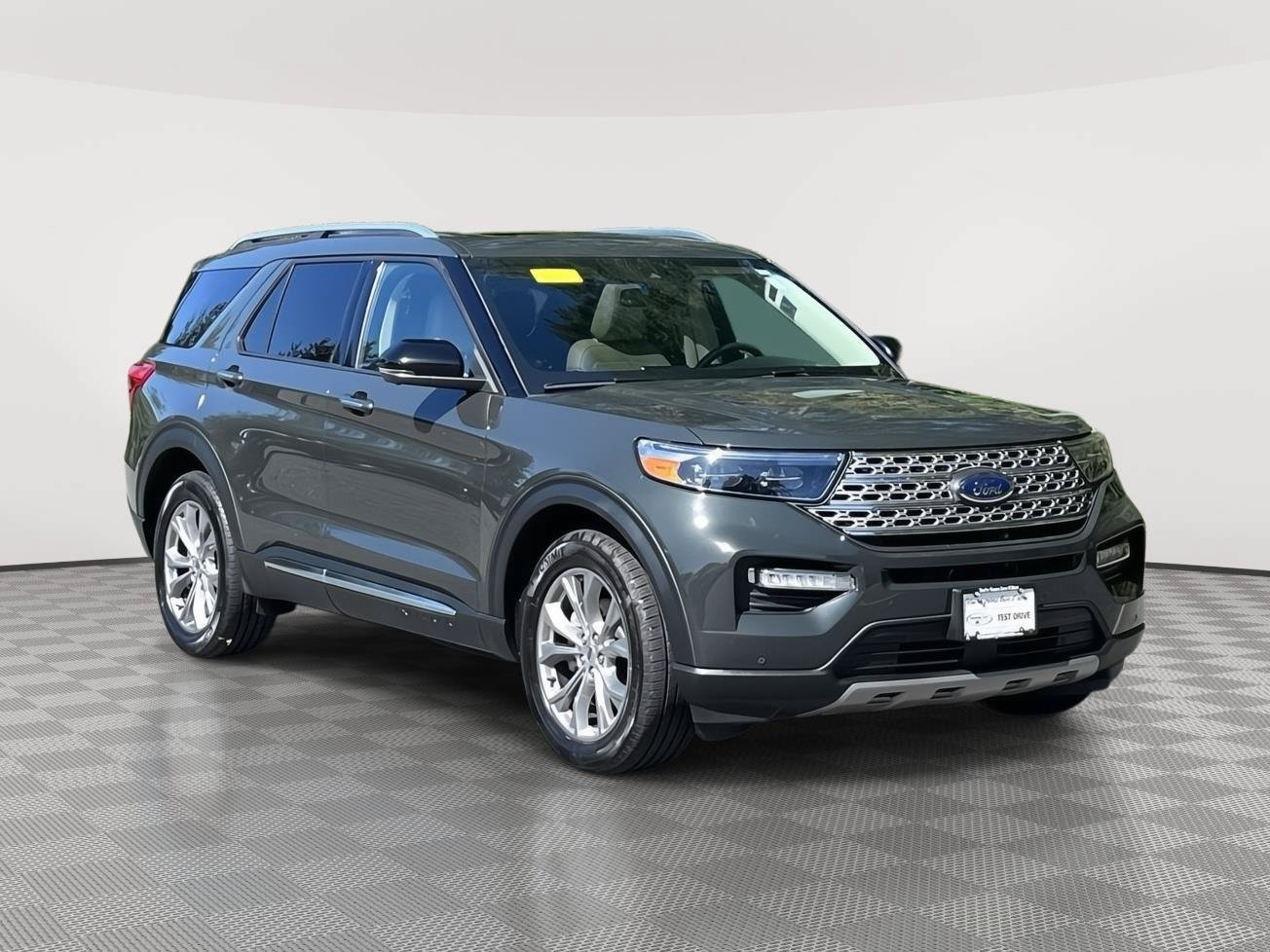 Used 2022 Ford Explorer Limited w/ Equipment Group 301A AWD/4WD image 3