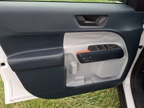 Certified 2024 Ford Maverick XLT FWD image 9
