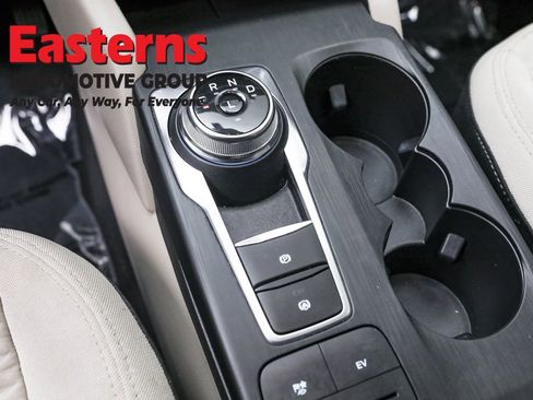 Used 2022 Ford Escape SE w/ Cold Weather Package FWD image 13