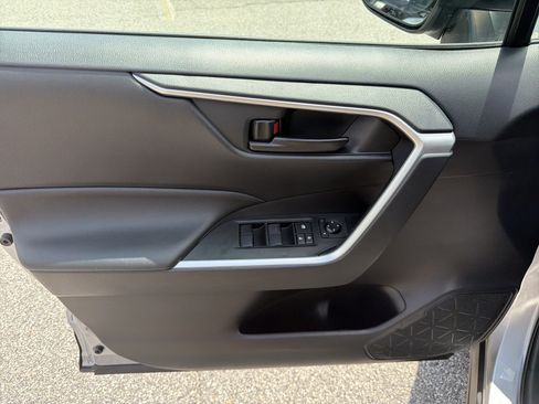 Certified 2021 Toyota RAV4 LE FWD image 20