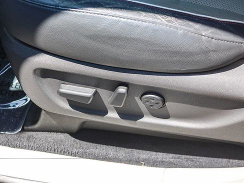 Used 2015 Kia Sedona SX FWD image 27