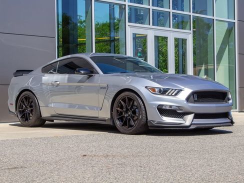 Used 2020 Ford Mustang Shelby GT350 w/ Technology Package RWD image 3
