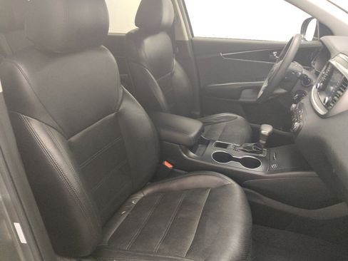 Used 2019 Kia Sorento LX image 21