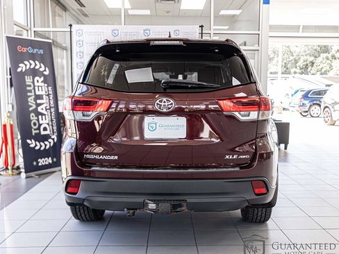 Used 2019 Toyota Highlander XLE AWD/4WD image 14