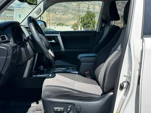 Used 2020 Toyota 4Runner SR5 AWD/4WD image 20