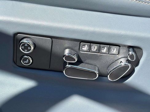 New 2025 Bentley Bentayga Extended Wheelbase image 46