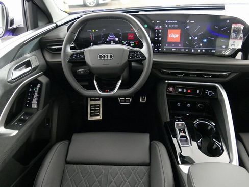 New 2025 Audi SQ5 Premium image 24