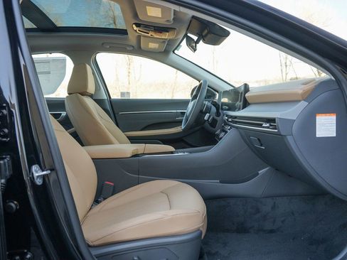 New 2025 Hyundai Sonata Limited image 9