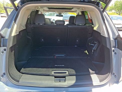 Certified 2025 Nissan Rogue SL w/ Tech Package AWD/4WD image 30