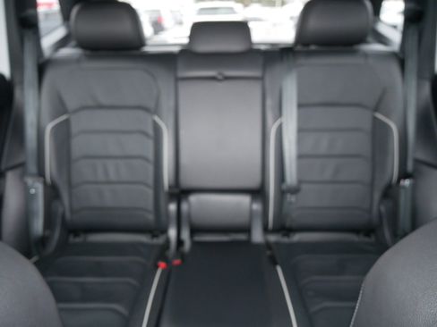 Used 2022 Volkswagen Tiguan SEL R-Line image 13