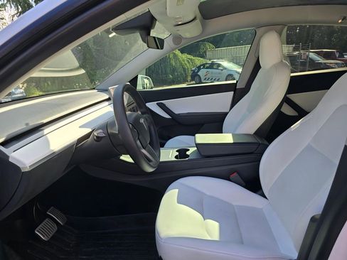 Used 2022 Tesla Model Y Long Range AWD/4WD image 8