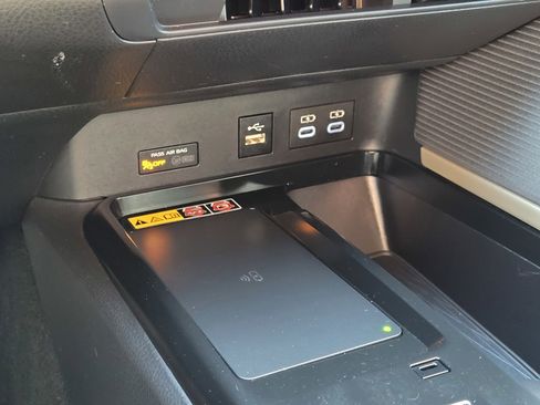 Used 2025 Toyota Camry SE image 26