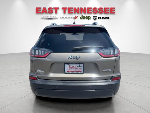 Used 2019 Jeep Cherokee Latitude Plus FWD image 4