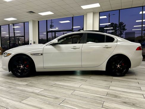 Used 2018 Jaguar XE Prestige image 4