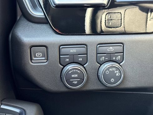 Used 2022 Chevrolet Silverado 1500 LT image 11