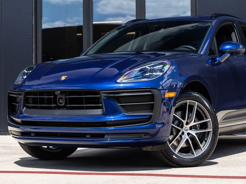 Certified 2026 Porsche Macan AWD/4WD image 7