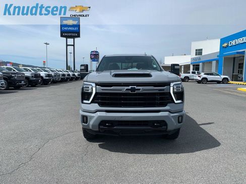 Used 2024 Chevrolet Silverado 2500 LTZ w/ LTZ Plus Package image 2