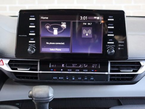 Used 2021 Toyota Sienna LE image 32