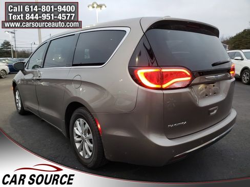 Used 2018 Chrysler Pacifica Touring Plus image 9