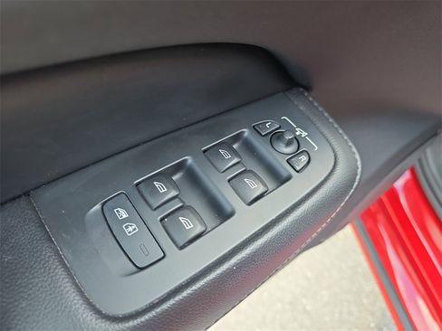 Used 2020 Volvo S60 T5 Momentum image 24