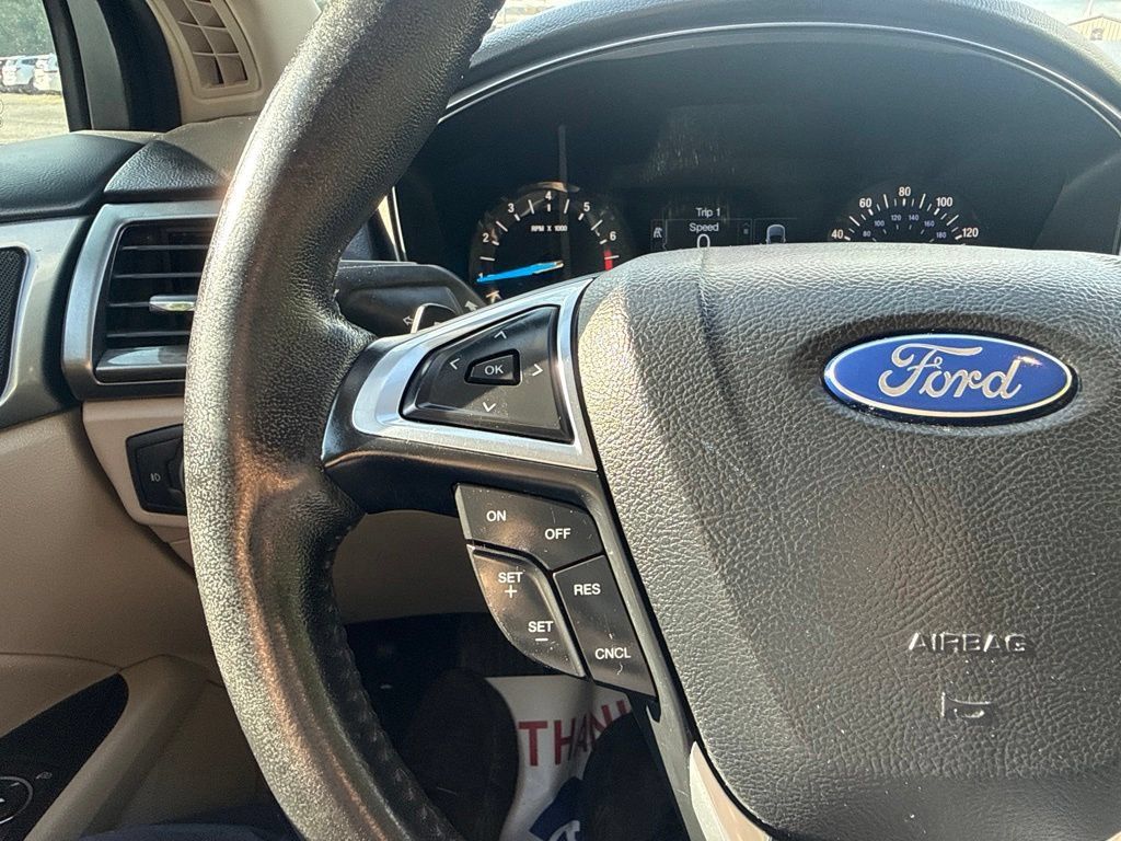 Used 2017 Ford Fusion SE AWD/4WD image 16