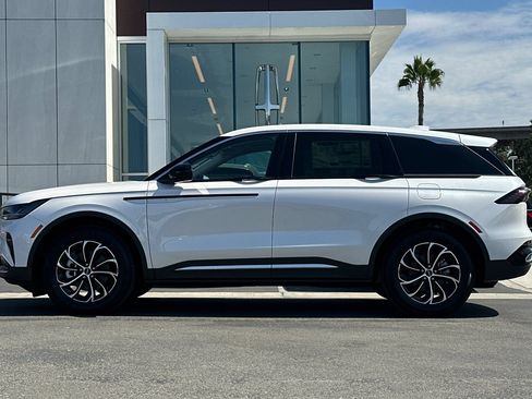 New 2026 Lincoln Nautilus Premier AWD/4WD image 6