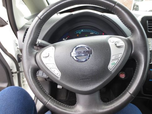 Used 2016 Nissan Leaf SV image 11