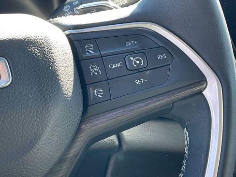 Used 2024 Jeep Grand Cherokee Limited image 35