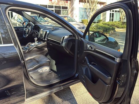 Used 2017 Porsche Cayenne image 17
