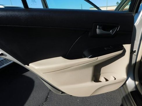 Used 2013 Toyota Camry L image 14