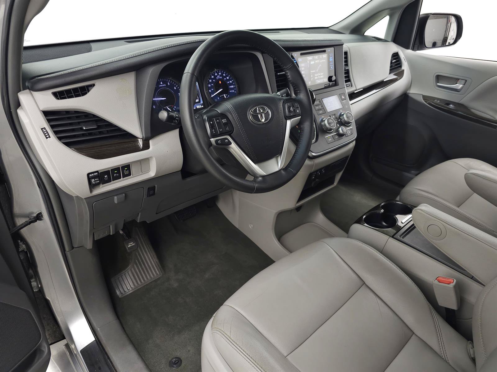 Used 2015 Toyota Sienna XLE w/ XLE Navigation Package AWD/4WD image 13