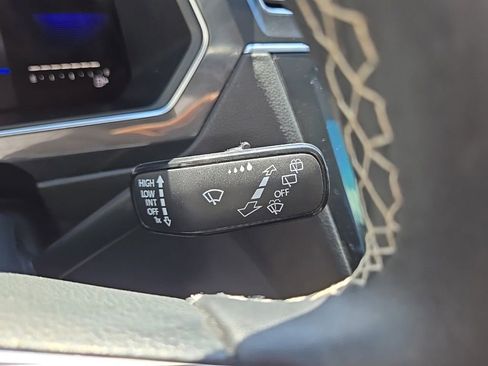 Used 2023 Volkswagen Tiguan SE w/ Panoramic Sunroof Package FWD image 26