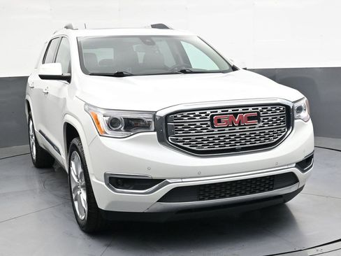 Used 2019 GMC Acadia Denali w/ Technology Package FWD image 9